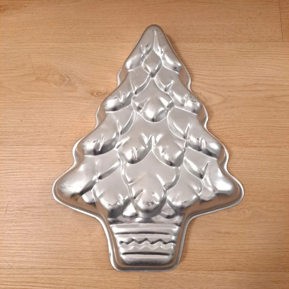 Vintage 1972 Wilton Silver Christmas Tree Holiday Baking Cake Pan - Picture 1 of 7